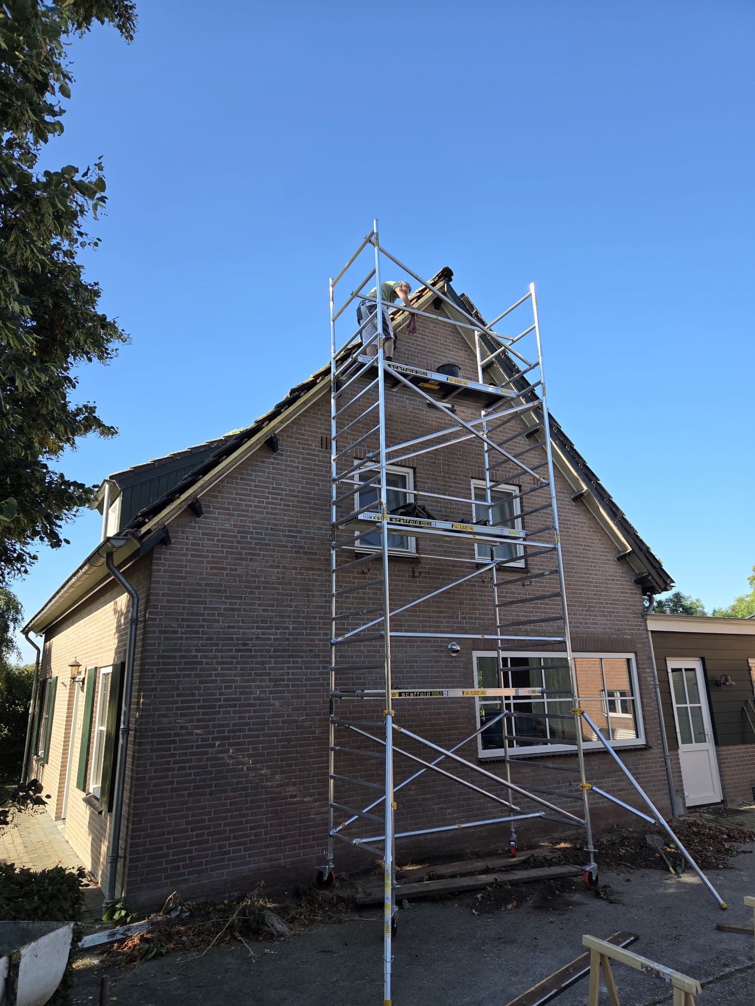 Buitenschilderwerk op hoogte foto 1